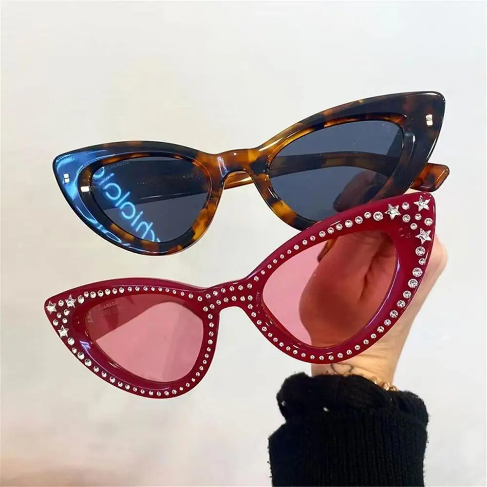 Vintage Oversized Y2K Eyewear UV400 Cat Eye Sunglasses for Women Stars Decor Black Sunglasses Diamond Sun Glasses
Vintage Oversized Y2K Eyewear UV400 Cat Eye Sunglasses for Women Stars Decor Black Sunglasses Diamond Sun Glasses