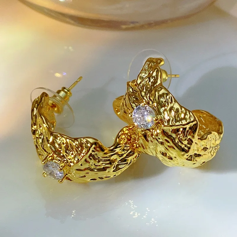 Metal Earrings Women's S925 Silver Needle Temperament Fashionable Retro Irregular Texture Zircon Flash Diamond C-Shaped Ear Ring
Metal Earrings Women's S925 Silver Needle Temperament Fashionable Retro Irregular Texture Zircon Flash Diamond C-Shaped Ear Ring