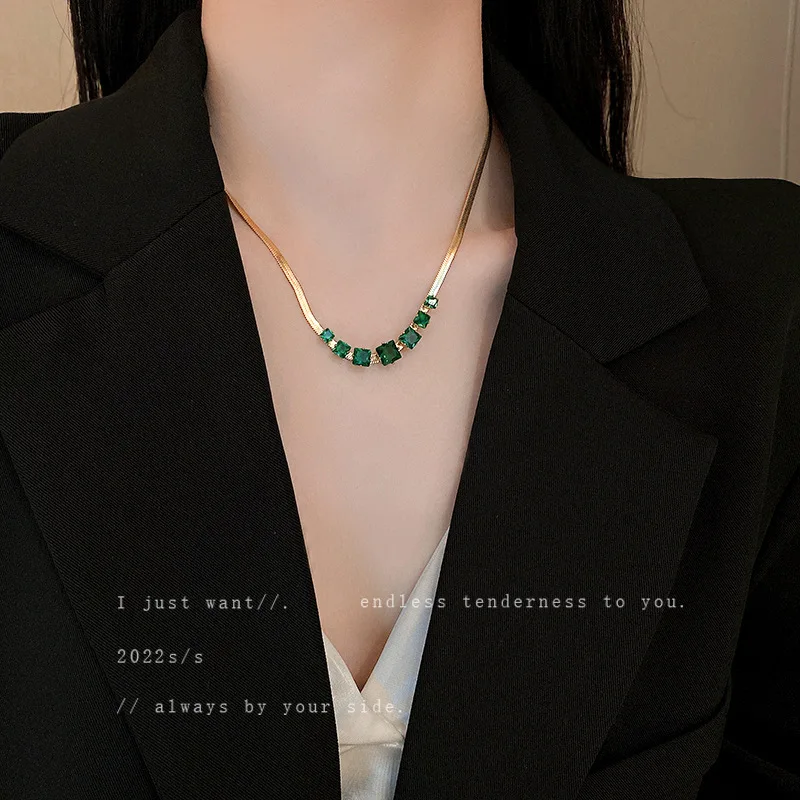 Titanium Steel Emerald Inlaid Rhinestone Blade Chain Necklace Korean Fashion Niche Necklace Clavicle Chain New Jewelry Women
Titanium Steel Emerald Inlaid Rhinestone Blade Chain Necklace Korean Fashion Niche Necklace Clavicle Chain New Jewelry Women