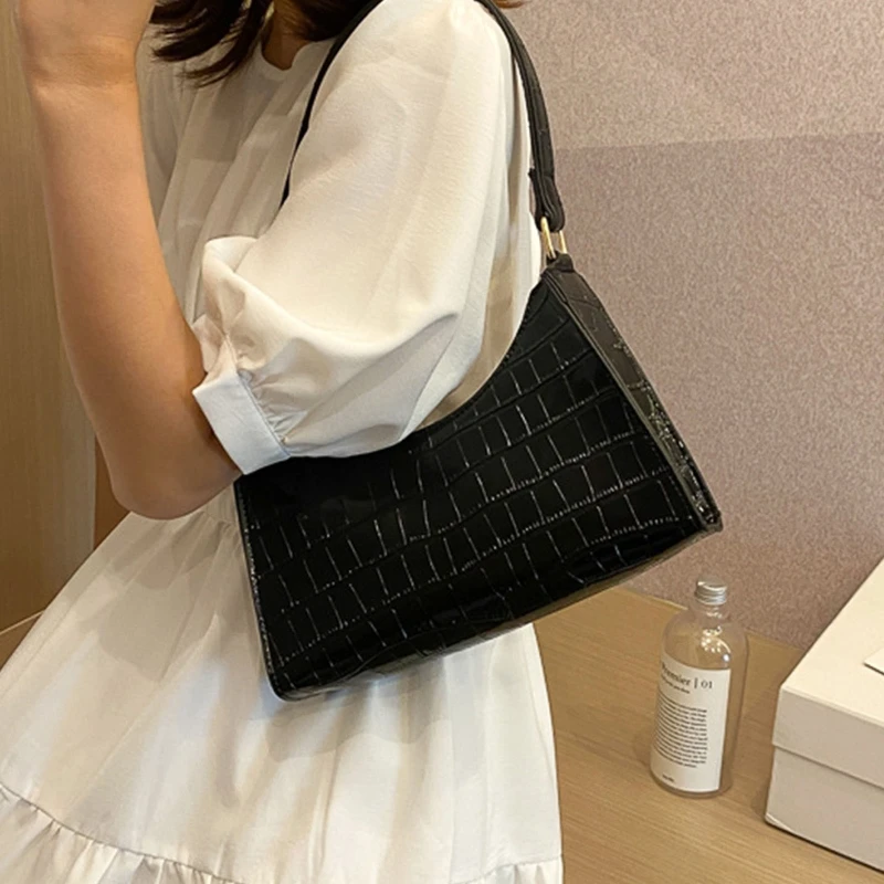 Retro Classic Clutch Shoulder Bag Crocodile Pattern Small Handbag Underarm Bags for Women Zipper Closure Embossed Style
Retro Classic Clutch Shoulder Bag Crocodile Pattern Small Handbag Underarm Bags for Women Zipper Closure Embossed Style