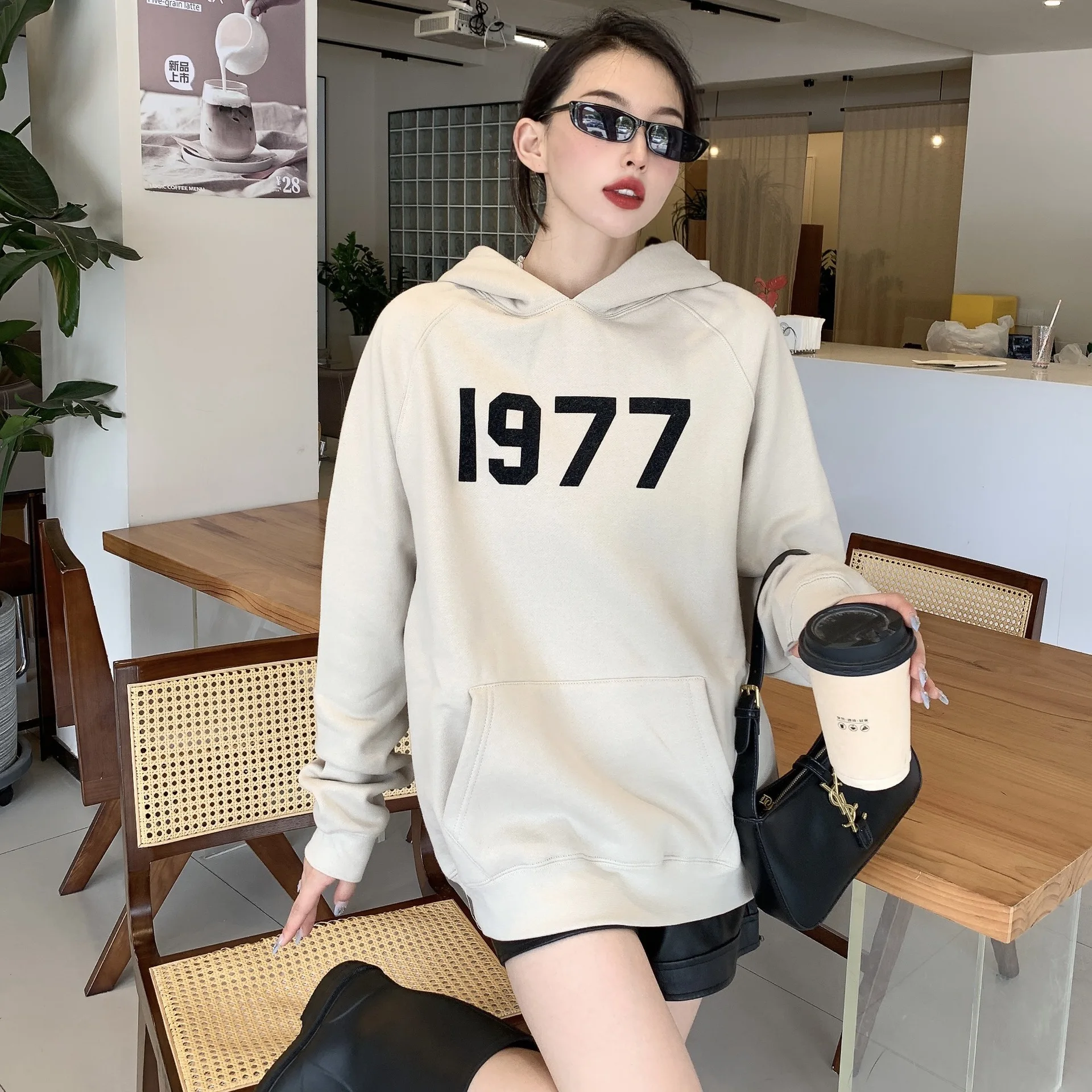 

Men Women Ess Essential Hoodies Essentials Hoody Tracksuits 1977 Printed Set Basis Simple Sweatshirt Pullover Man Fleece