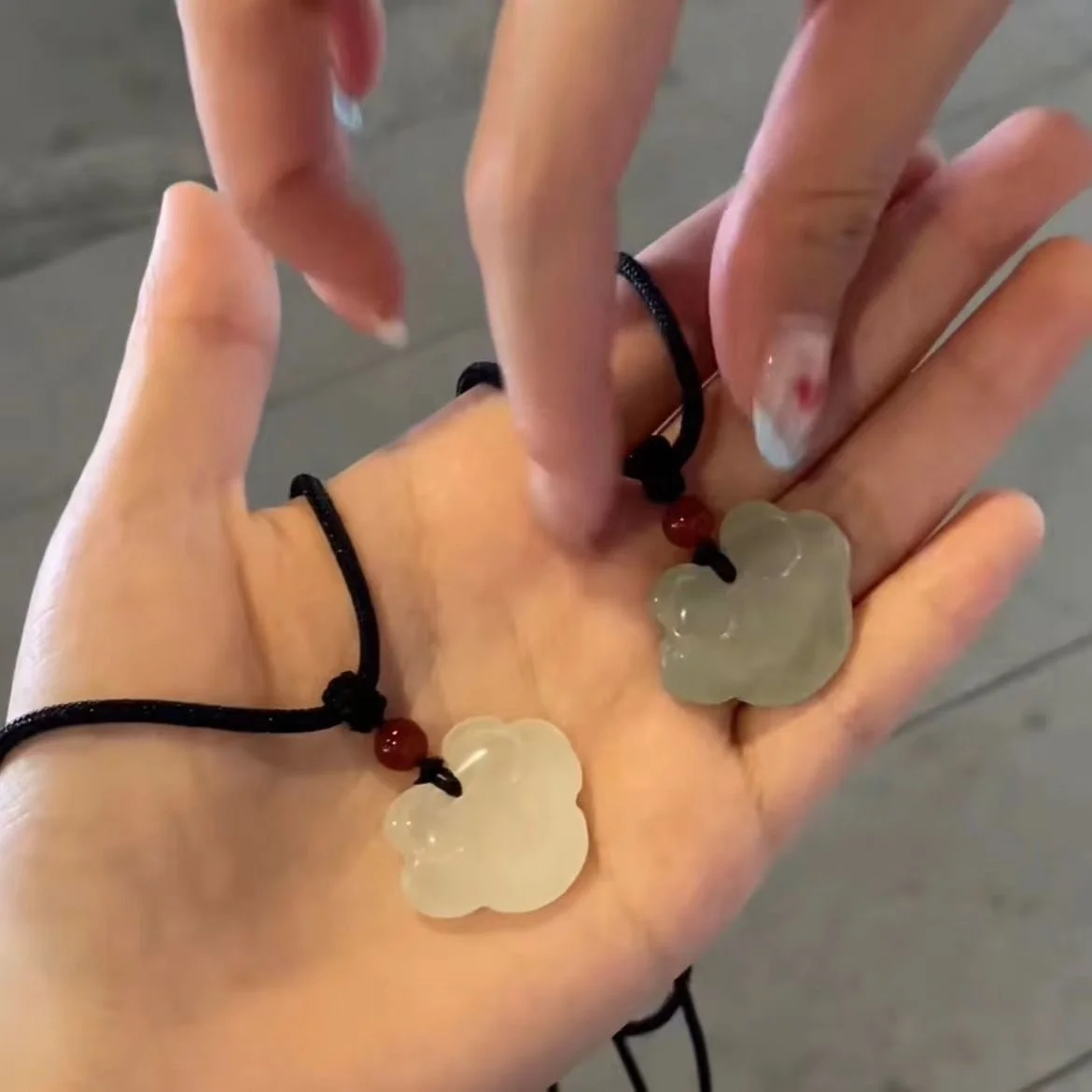 Xiangyun Ping An Lock Necklace For Female Ins Students With Small Design Handmade Woven Rope Couple's Best Friend Crystal
Xiangyun Ping An Lock Necklace For Female Ins Students With Small Design Handmade Woven Rope Couple's Best Friend Crystal