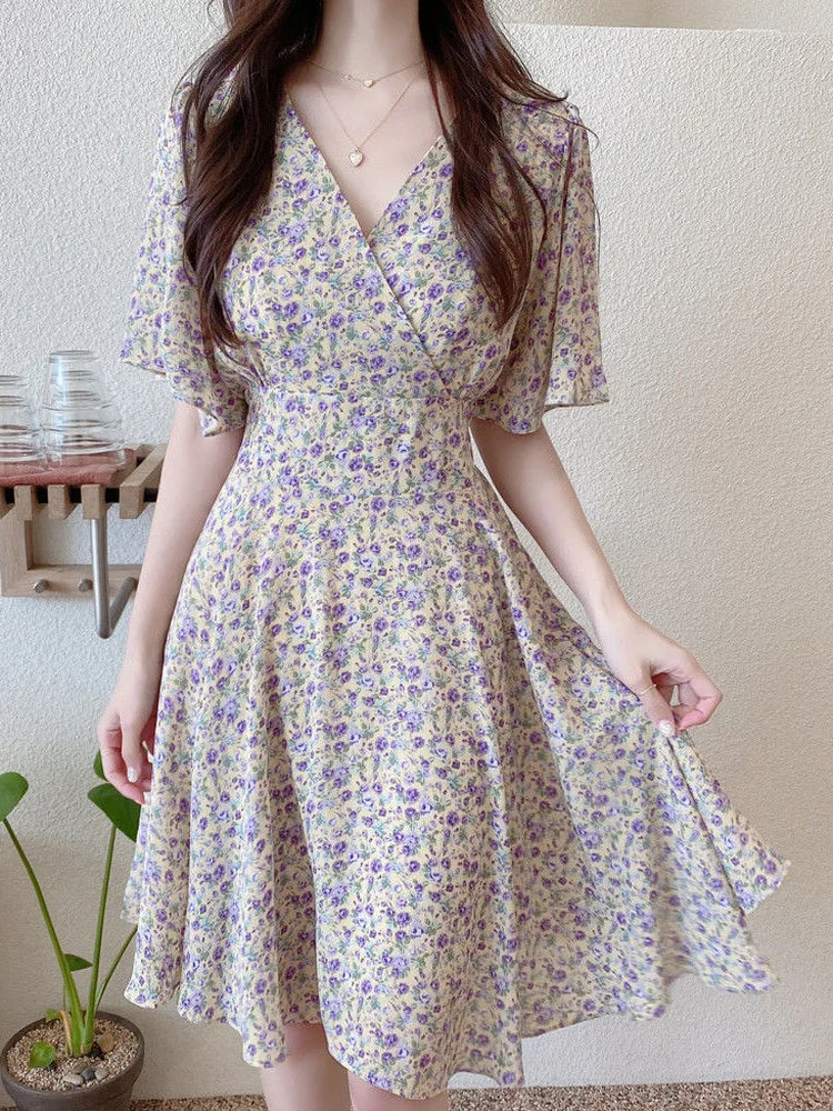 QWEEK Chiffon Floral Dress Women 2022 Summer Casual Wrap Short Sleeve Dresses French Vintage Robes Belt
QWEEK Chiffon Floral Dress Women 2022 Summer Casual Wrap Short Sleeve Dresses French Vintage Robes Belt