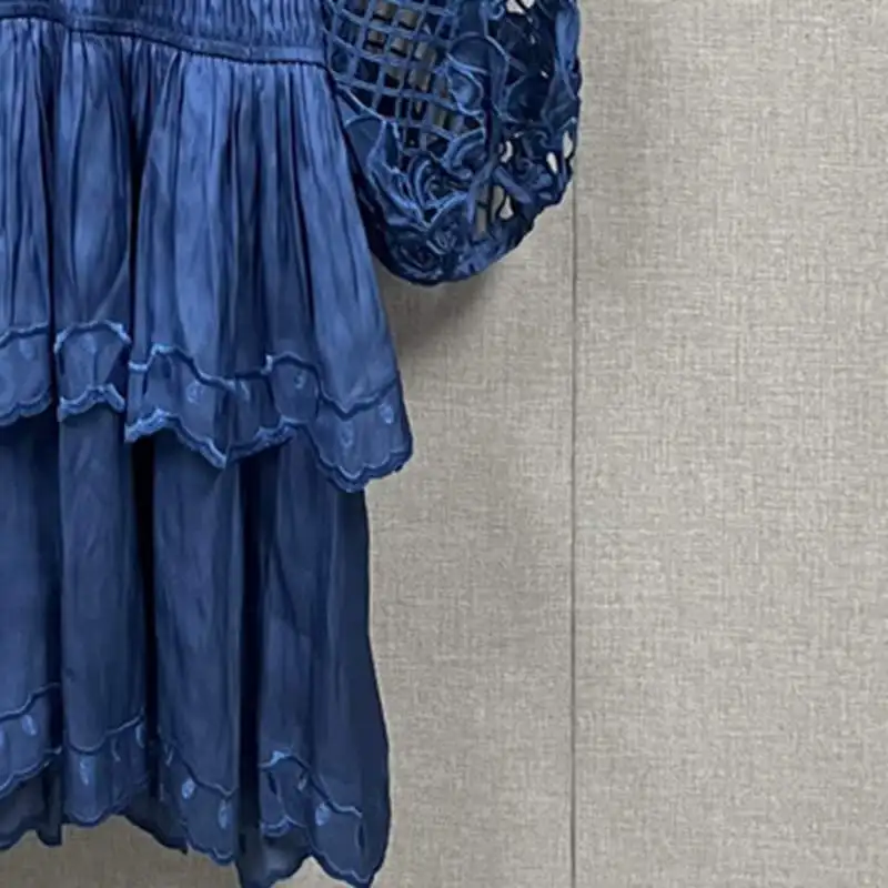 2023 Early Autumn New Blue Dress V-neck Lantern Sleeve Hollow Embroidery Long-sleeved Mini Dress
2023 Early Autumn New Blue Dress V-neck Lantern Sleeve Hollow Embroidery Long-sleeved Mini Dress