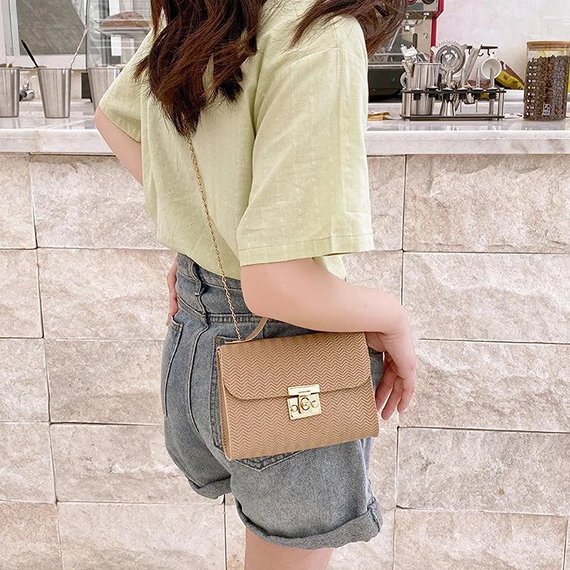 Chain Small Handbag for Women Elegant Shoulder Bags New Luxury Casual Clutch Bag PU Crossbody Bag For Women Small Messenger Bag
Chain Small Handbag for Women Elegant Shoulder Bags New Luxury Casual Clutch Bag PU Crossbody Bag For Women Small Messenger Bag