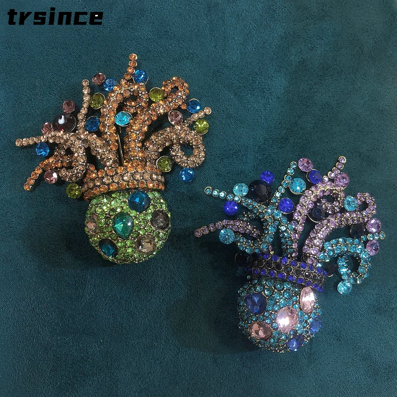 Creative Fashion Women Crystal Sea Animal Brooches Badges Octopus Brooch Vintage Rhinestone Corsage Suit Banquet Jewelry Gift
Creative Fashion Women Crystal Sea Animal Brooches Badges Octopus Brooch Vintage Rhinestone Corsage Suit Banquet Jewelry Gift