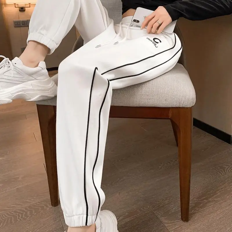 Spring and Autumn Women's Pants Loose Temperament Commuter Side Strip Letter Cotton White High Waist Waist Sports Sweatpants
Spring and Autumn Women's Pants Loose Temperament Commuter Side Strip Letter Cotton White High Waist Waist Sports Sweatpants