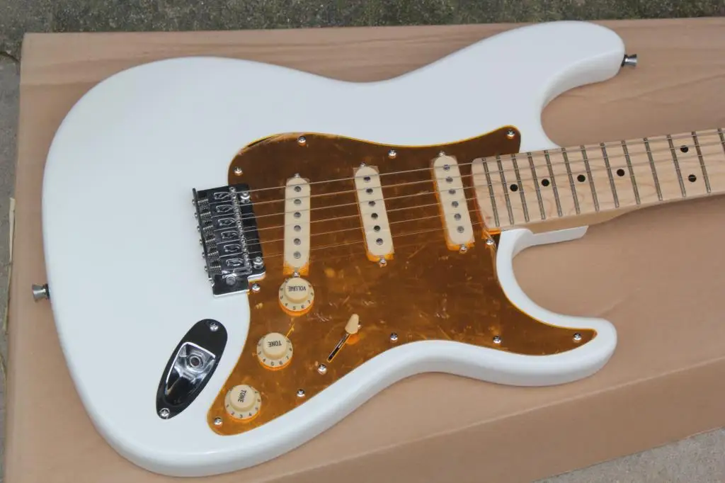 free shipping factory custom new real photos high quality ST white Electric Guitar Golden Pickguard SSS pickup 8pai
free shipping factory custom new real photos high quality ST white Electric Guitar Golden Pickguard SSS pickup 8pai