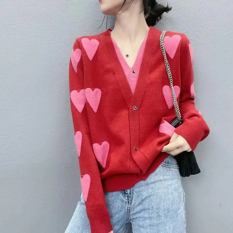 Fashion V-neck Contrast Love Jacquard Cardigan Long Sleeve Knitted Sweater Loose Skinny Women's Fall/Winter New C Women's Wear
Fashion V-neck Contrast Love Jacquard Cardigan Long Sleeve Knitted Sweater Loose Skinny Women's Fall/Winter New C Women's Wear