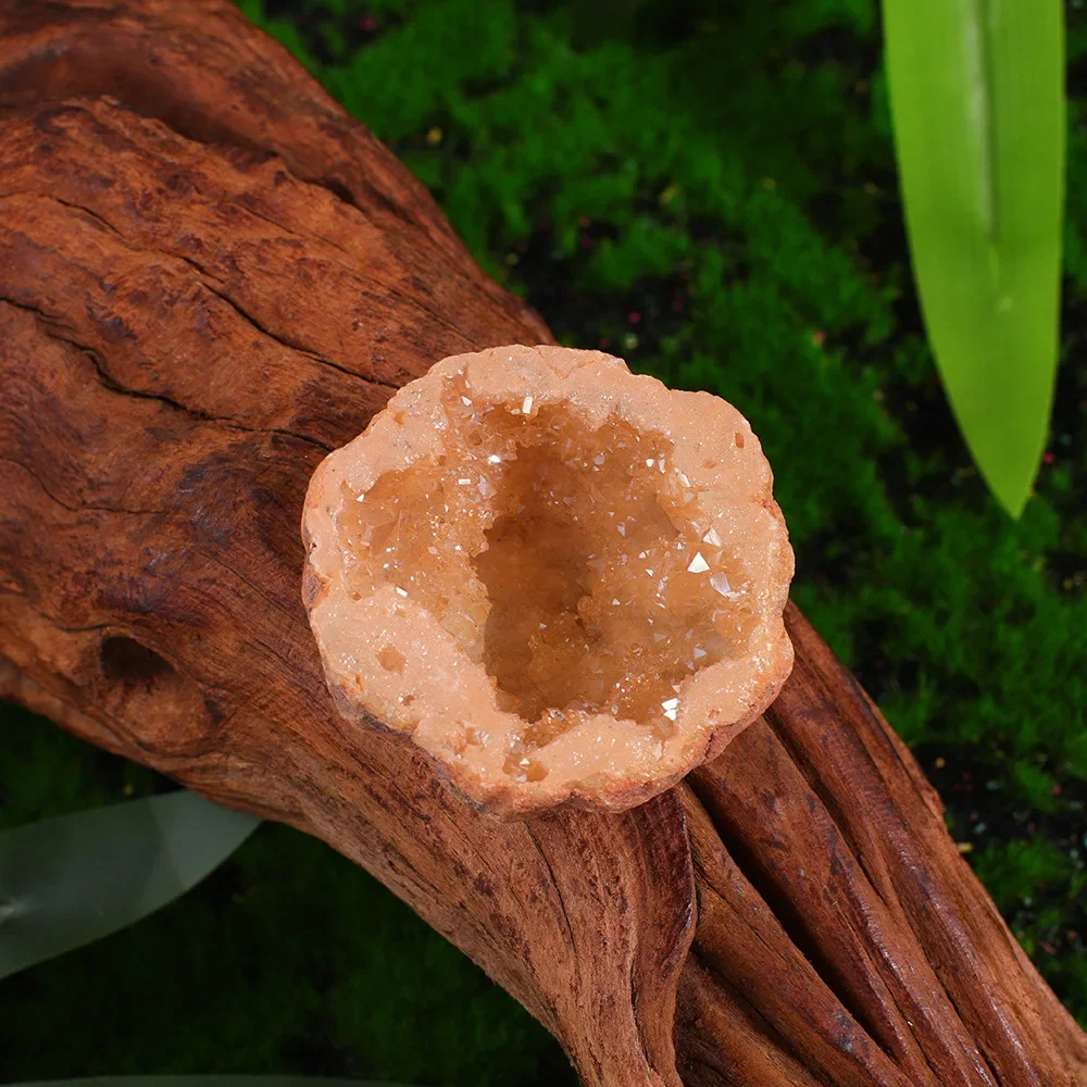 Электроплатированный голубой агат, друза
Электроплатированный голубой агат, друза