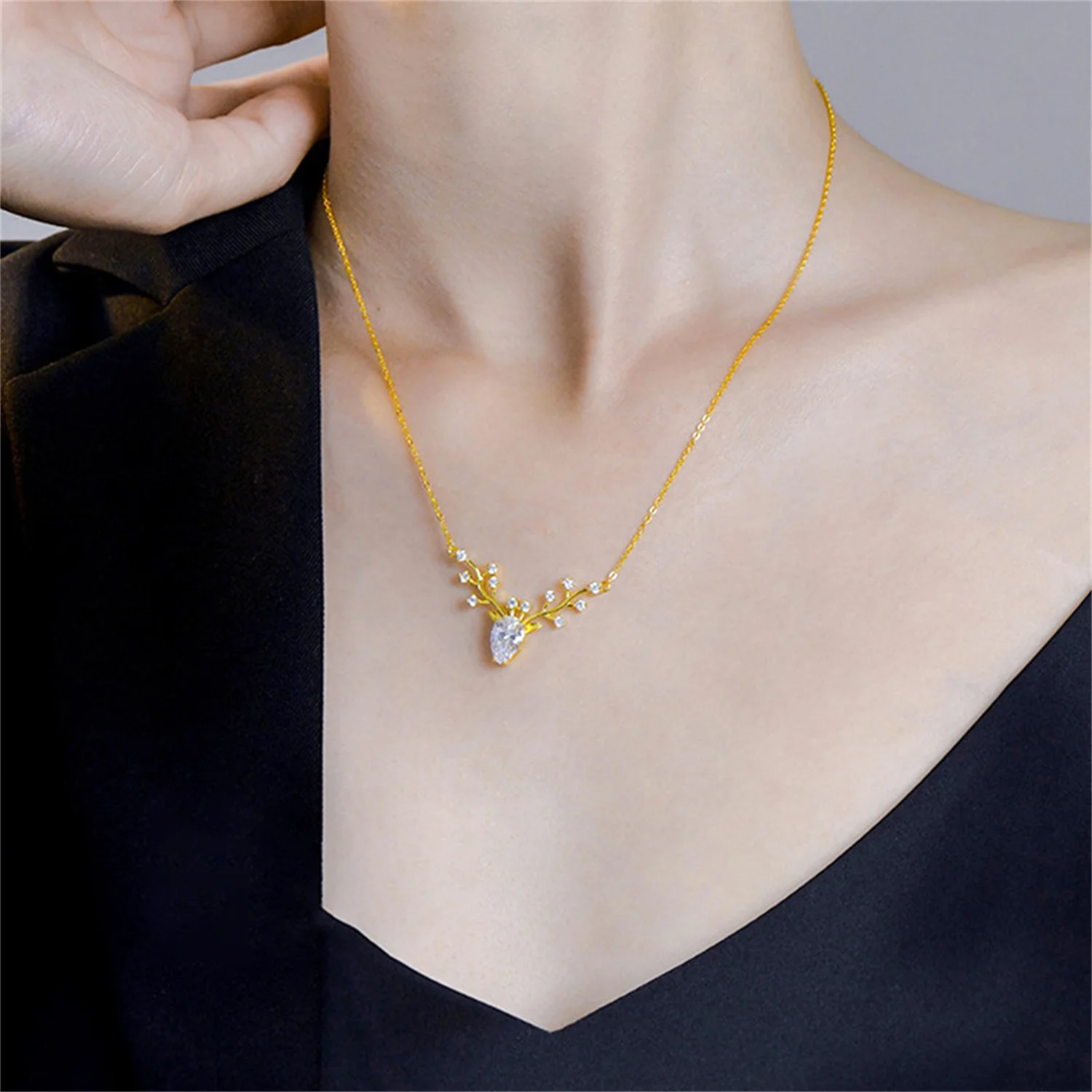 

Fashion Christmas Deer Pendant Necklace For Women Girls Xmas Elk Crystal Choker Chain Fashion Wedding Party New Year Jewelry