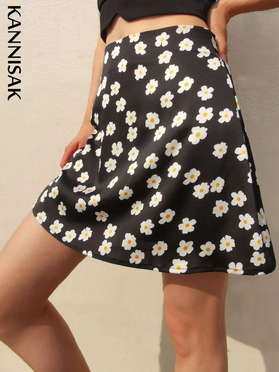 Casual Skirts Women 2022 Spring Summer Empire Floral Print Pink Skirts Mini Short Sexy A-line Women's Fashion Korean Skirt
Casual Skirts Women 2022 Spring Summer Empire Floral Print Pink Skirts Mini Short Sexy A-line Women's Fashion Korean Skirt