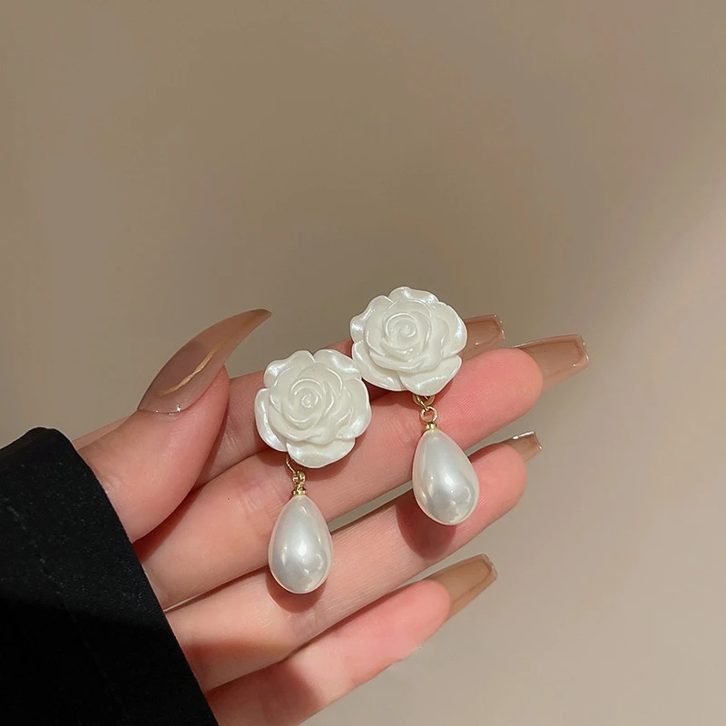 Fashion Jewelry White Resin Flower Earrings Hot Sale Elegant Temperament Simulated Pearl Teardrop Earrings For Women Gifts
Fashion Jewelry White Resin Flower Earrings Hot Sale Elegant Temperament Simulated Pearl Teardrop Earrings For Women Gifts