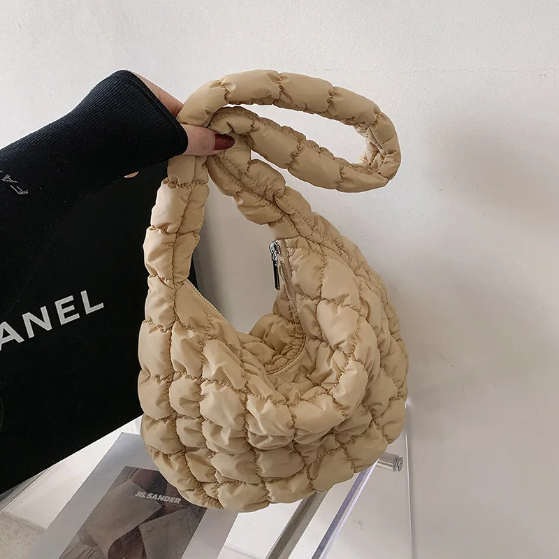 

Casual Tote Shoulder Bags Designer Ruched Handbag Candy Color Women Hobo Bag Trend Armpit Bags Female Nylon Quilted Padded Bag