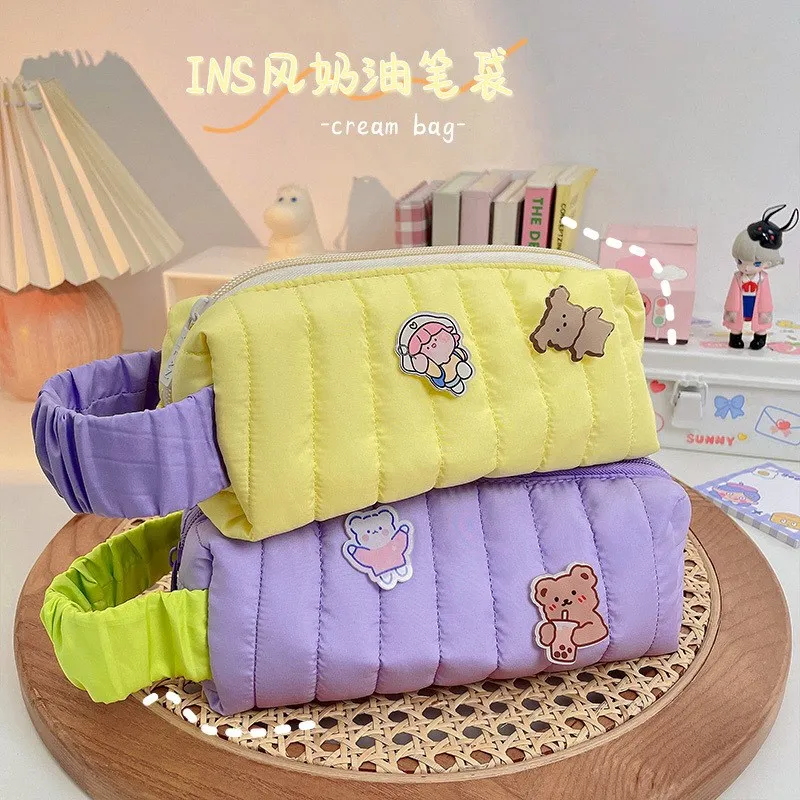 Kawaii large capacity easy to storage pencil case stationery bag portable school stationery
Kawaii large capacity easy to storage pencil case stationery bag portable school stationery