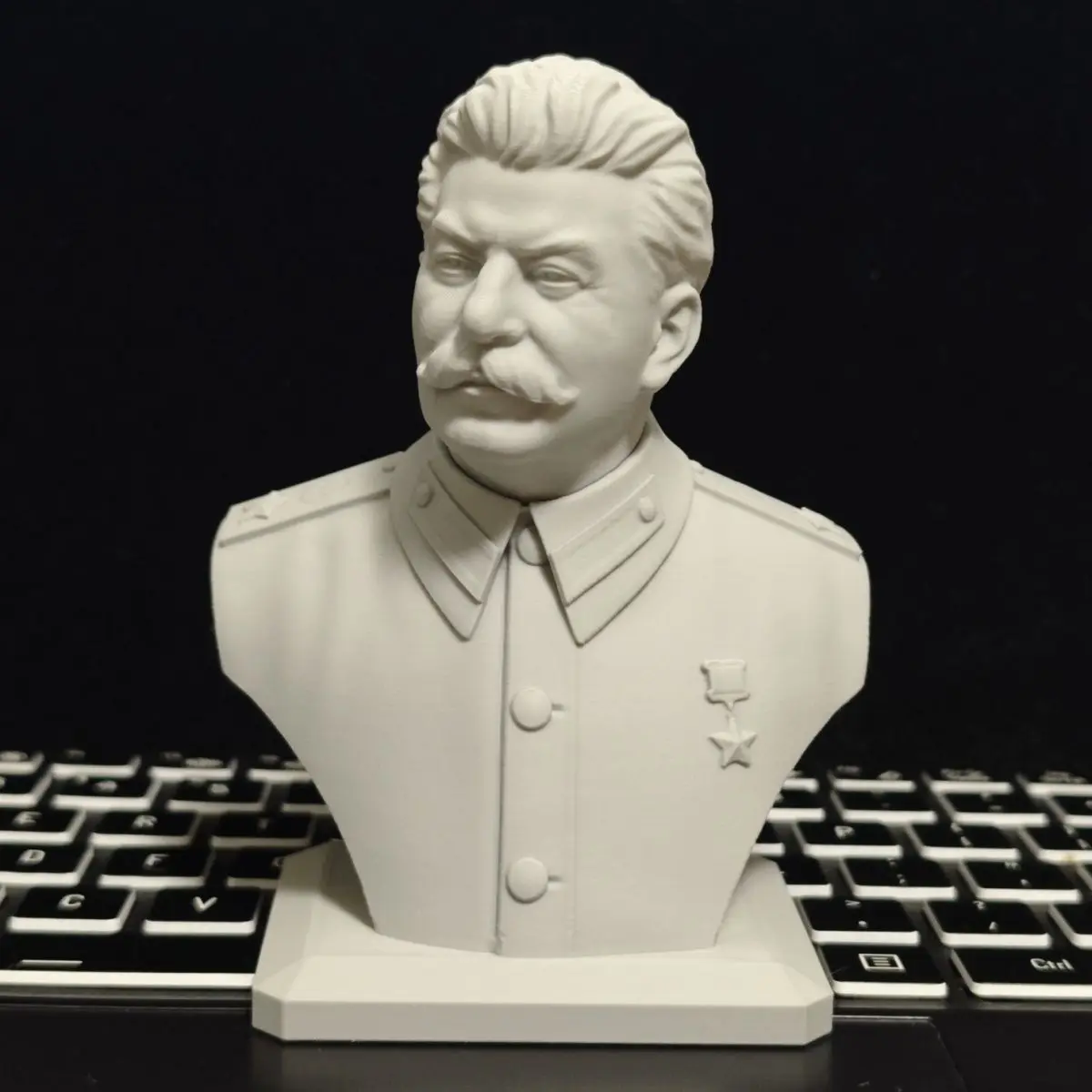 Бюст Сталина 1/6 из резины
Бюст Сталина 1/6 из резины