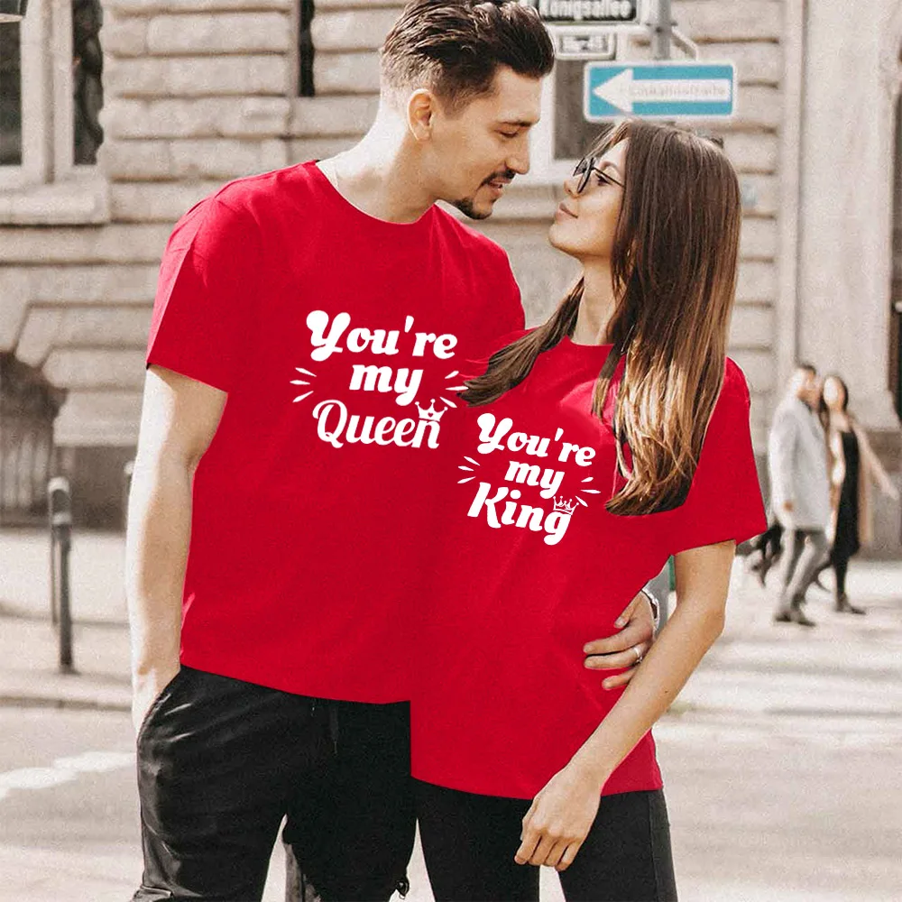 Парная футболка для влюбленных с принтом «You are My King Queen», Повседневная футболка с коротким рукавом, одежда, летняя мужская и женская футболка...
Парная футболка для влюбленных с принтом «You are My King Queen», Повседневная футболка с коротким рукавом, одежда, летняя мужская и женская футболка...