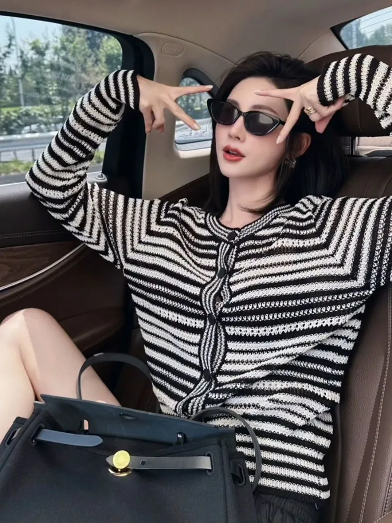 Elegant Black Striped Sweaters Thin Autumn Women O Neck Short Length Knitted Tops Y2k Korean Long Sleeve Chic Cardigan
Elegant Black Striped Sweaters Thin Autumn Women O Neck Short Length Knitted Tops Y2k Korean Long Sleeve Chic Cardigan