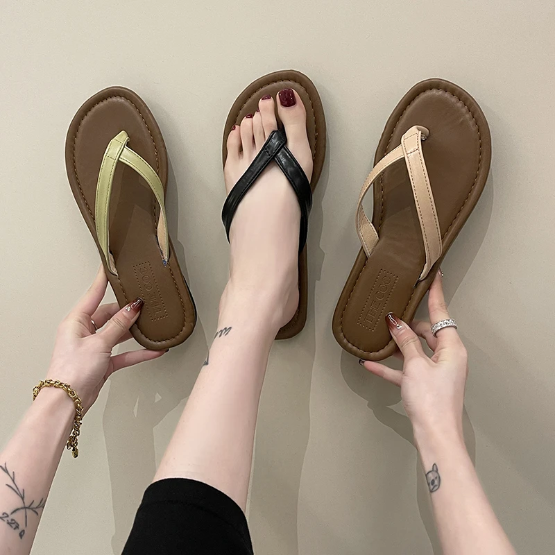Shoes Women Rubber Flip Flops Ladies' Slippers Shale Female Beach Luxury Slides Pantofle Soft Hawaiian Summer Sabot Designer Fl
Shoes Women Rubber Flip Flops Ladies' Slippers Shale Female Beach Luxury Slides Pantofle Soft Hawaiian Summer Sabot Designer Fl
