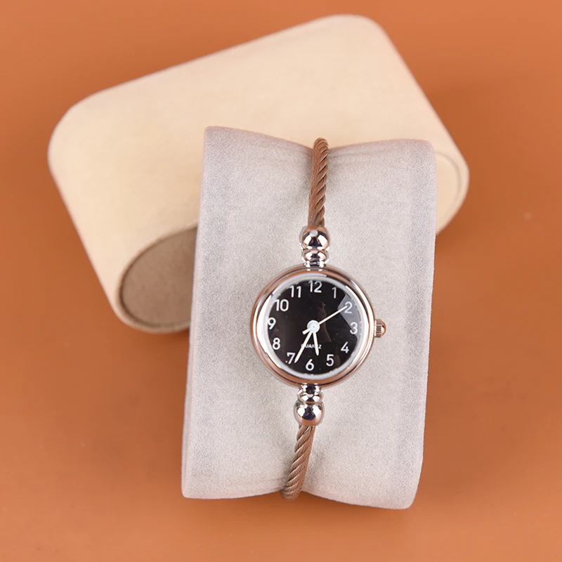 high quality 1pc Ivory/Cream Suede Watch Cushions Watch Pillows for Case Box Display NEW
high quality 1pc Ivory/Cream Suede Watch Cushions Watch Pillows for Case Box Display NEW