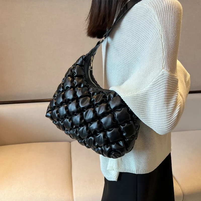 Роскошные дизайнерские сумки на плечо 2022, модные плиссированные сумки для подмышек для женщин, сумка через плечо с вышивкой и ручками
Роскошные дизайнерские сумки на плечо 2022, модные плиссированные сумки для подмышек для женщин, сумка через плечо с вышивкой и ручками