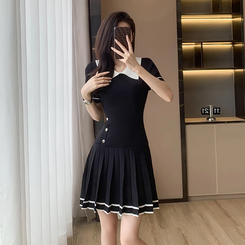 Women's Summer New Korean Version High End Temperament Unique Doll Neck Short Sleeve Button Slim Fit Fashion Pleated Dress
Women's Summer New Korean Version High End Temperament Unique Doll Neck Short Sleeve Button Slim Fit Fashion Pleated Dress