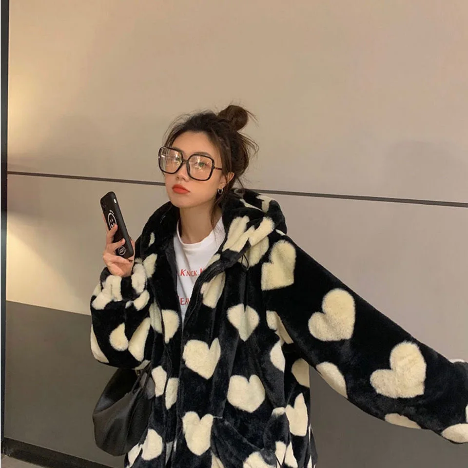 Fashion Models Imitation Rabbit Fur Autumn And Winter 2021 New Love Plush Jacket Women's Loose Hooded Padded Coat
Fashion Models Imitation Rabbit Fur Autumn And Winter 2021 New Love Plush Jacket Women's Loose Hooded Padded Coat