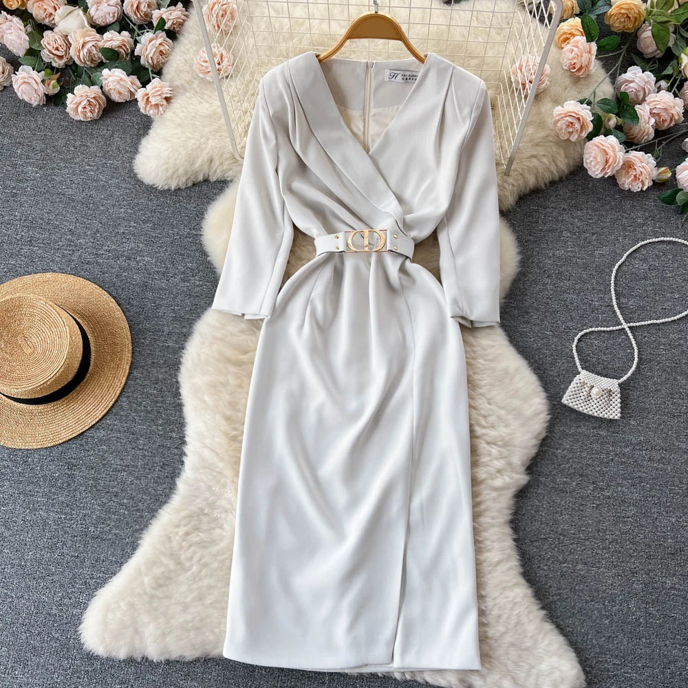 Clothland Women Vintage Belt Midi Dress V Neck Three Quarter Sleeve A Line Zipper Female Office Wear Dresses Vestido Mujer QB832
Clothland Women Vintage Belt Midi Dress V Neck Three Quarter Sleeve A Line Zipper Female Office Wear Dresses Vestido Mujer QB832
