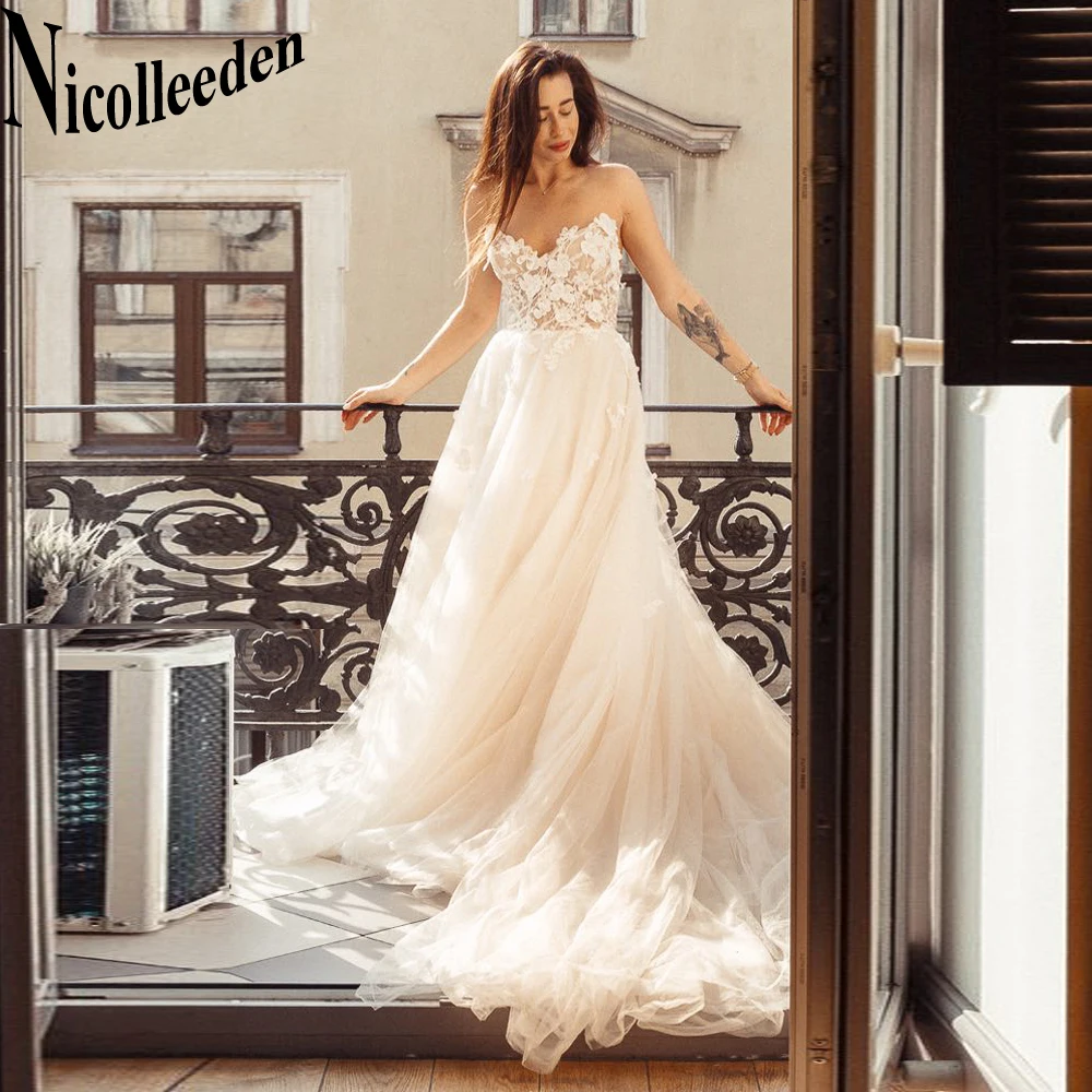 Nicolle Sweetheart Trendy Wedding Dresses 2023 Bride Backless Appliques Lace Court Train A-LINE Tulle Sleeveless Robe De Mariée
Nicolle Sweetheart Trendy Wedding Dresses 2023 Bride Backless Appliques Lace Court Train A-LINE Tulle Sleeveless Robe De Mariée