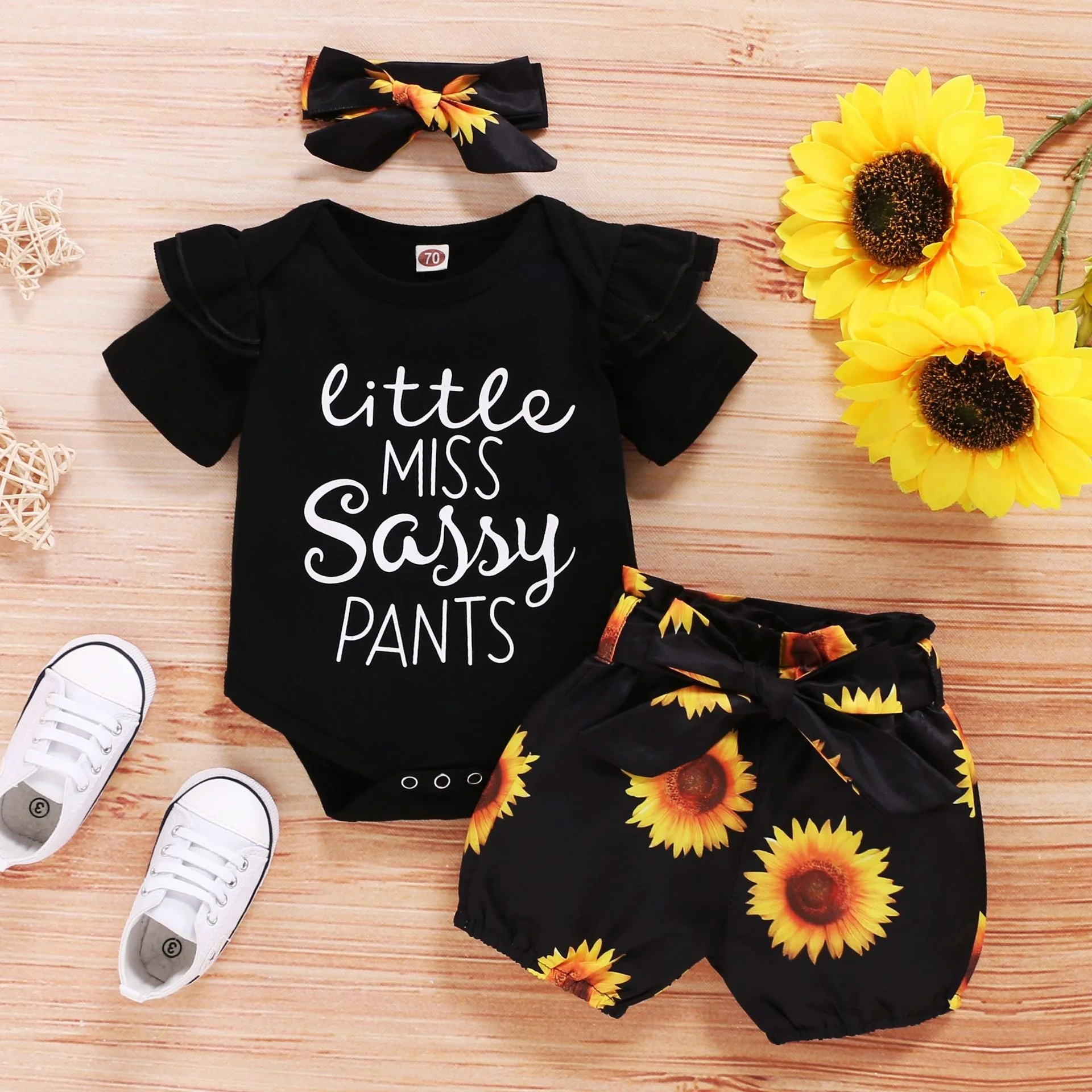Girls' spring and autumn new Short Sleeve letter printed + sunflower shorts three piece set
Girls' spring and autumn new Short Sleeve letter printed + sunflower shorts three piece set