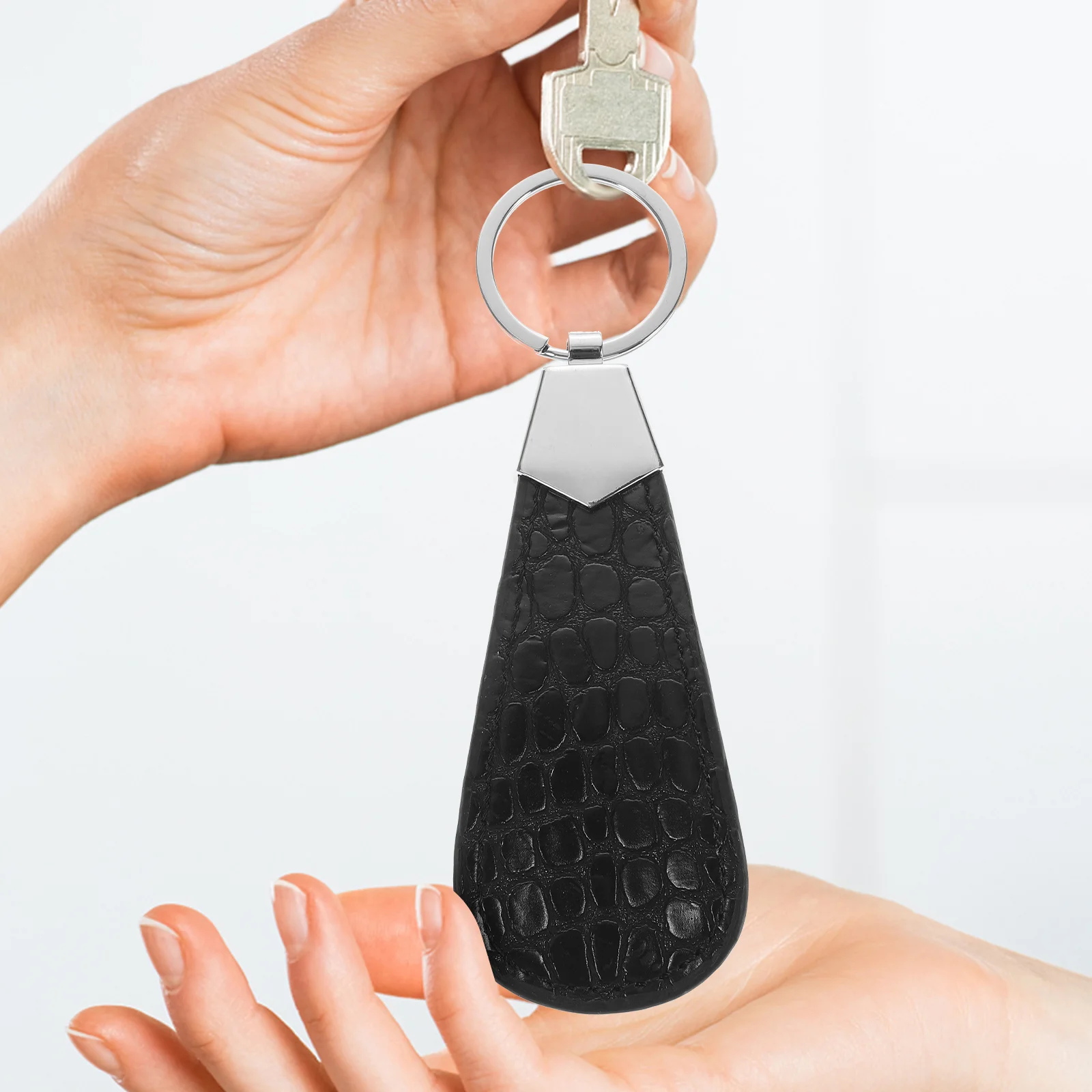 Keychain Shoehorn Holder Horns Portable Lift Clasp PU Shoehorns
Keychain Shoehorn Holder Horns Portable Lift Clasp PU Shoehorns