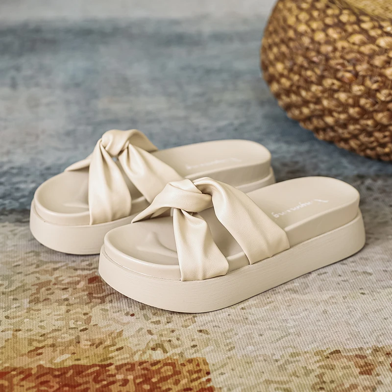 Platform Heels Women Slippers Home Designer Shoes for Women 2022 New Luxury Slides Summer Shoes Woman Flat Beach Sliders Ladies
Platform Heels Women Slippers Home Designer Shoes for Women 2022 New Luxury Slides Summer Shoes Woman Flat Beach Sliders Ladies
