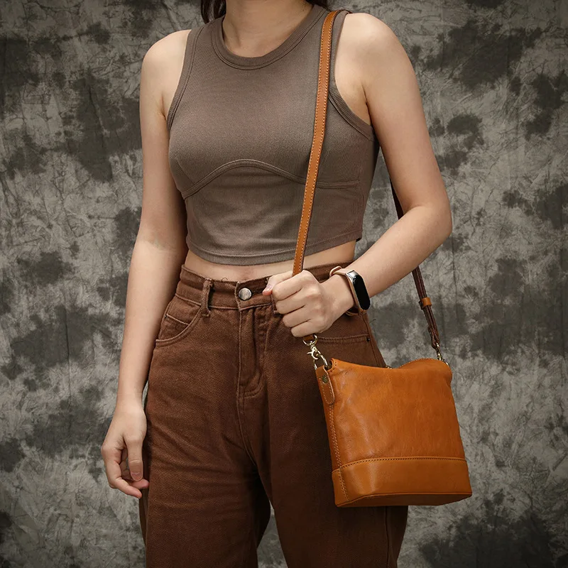 Free Shipping Vegetable Leather Shoulder Bag Retro Lock Sling Messenger Handbag Vintage Designer Luxury Crossbody Bag Small New
Free Shipping Vegetable Leather Shoulder Bag Retro Lock Sling Messenger Handbag Vintage Designer Luxury Crossbody Bag Small New