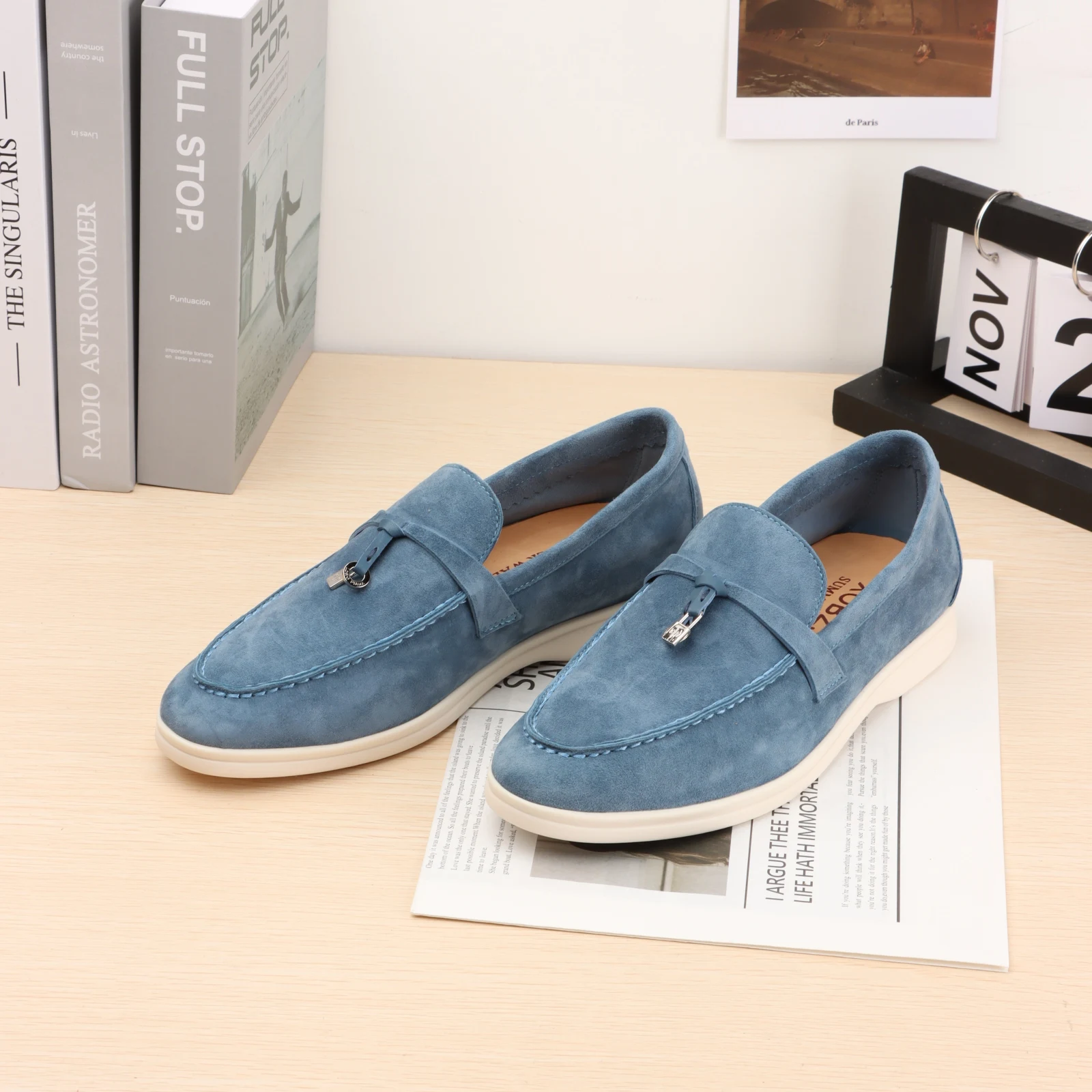 2023 Winter New LP Women's Fashion Casual Flats Italian Designer Luxury Brand suede Men's Soft Soled Walking Shoes
2023 Winter New LP Women's Fashion Casual Flats Italian Designer Luxury Brand suede Men's Soft Soled Walking Shoes