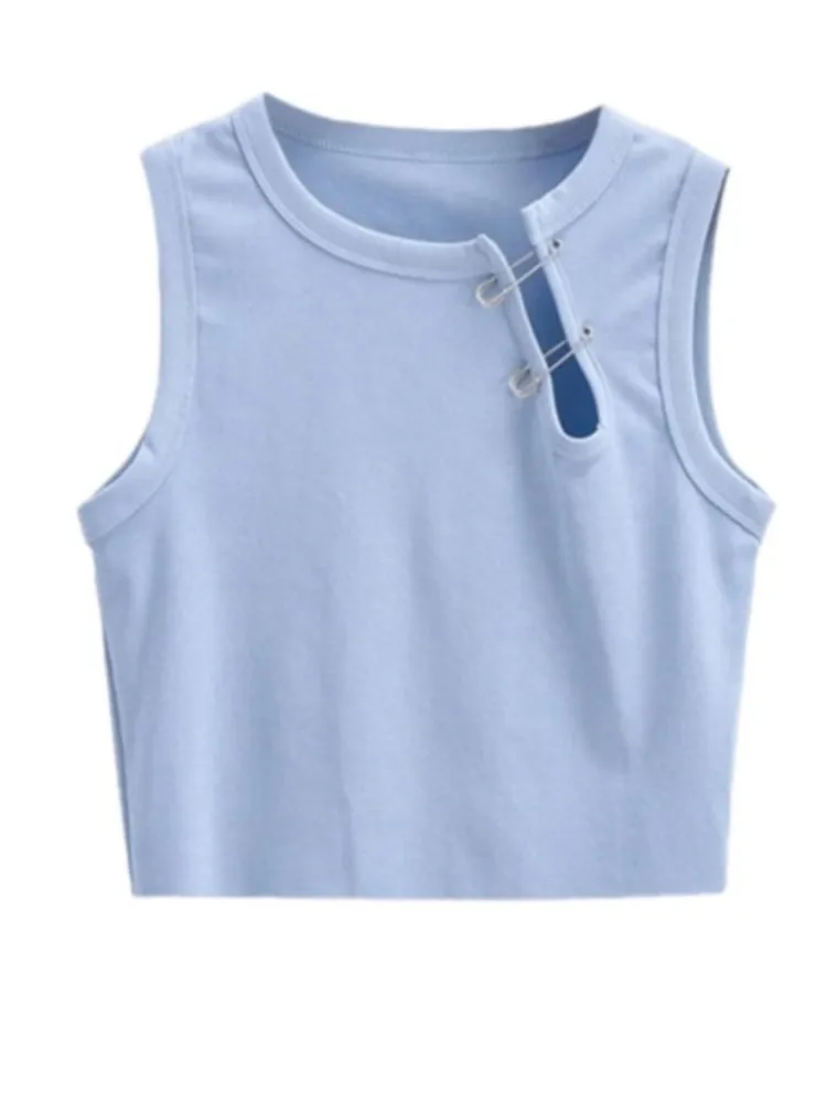 Vest girl solid color sports and leisure self-cultivation high waist short retro top scheming chest pin hollow I-shaped top
Vest girl solid color sports and leisure self-cultivation high waist short retro top scheming chest pin hollow I-shaped top