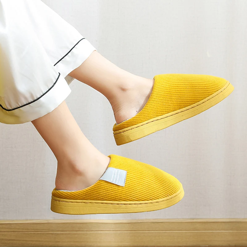 Женские домашние тапочки, теплые хлопковые тапочки, простая нескользящая обувь, шлепанцы для дома, вельветовые тапочки для пар, Осень-зима 
Женские домашние тапочки, теплые хлопковые тапочки, простая нескользящая обувь, шлепанцы для дома, вельветовые тапочки для пар, Осень-зима