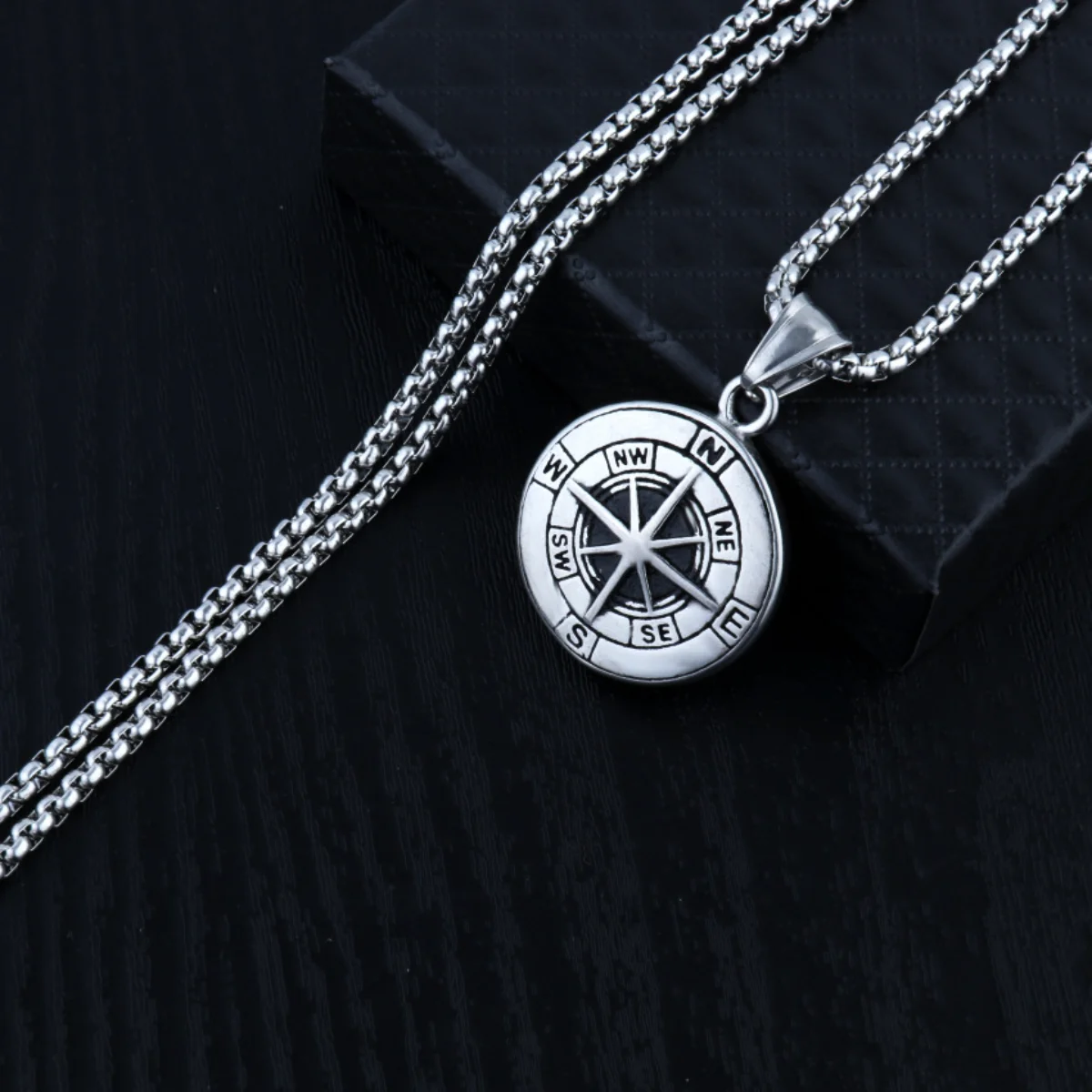 

New Style Metal Compass Casting Necklace Fashion Titanium Steel Alloy Pendant Beautiful Personality Charm Commemorative Handsome