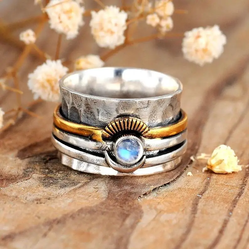 Simple Hot Selling New Simple Fashion Two-color Moonstone Ring Rotatable Decompression Ring Female Anxiety Ring
Simple Hot Selling New Simple Fashion Two-color Moonstone Ring Rotatable Decompression Ring Female Anxiety Ring