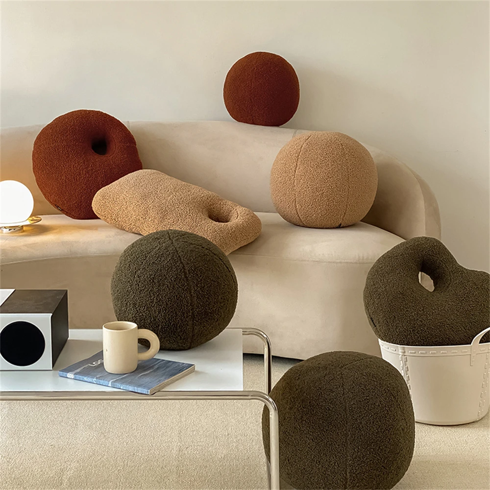 Wool Ball Shaped Solid Color Stuffed Sofa Cushion Throw Pillow for Couch Roll Oil Painting Board Plush Office Pillow Home Decor
Wool Ball Shaped Solid Color Stuffed Sofa Cushion Throw Pillow for Couch Roll Oil Painting Board Plush Office Pillow Home Decor