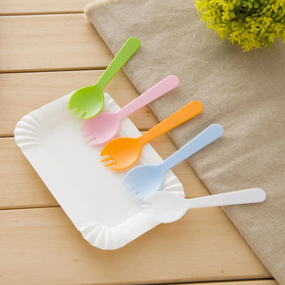 100pcs/LOT Disposable Tableware Cake Paper Plate Birthday Paper Plates Cutlery Tray
100pcs/LOT Disposable Tableware Cake Paper Plate Birthday Paper Plates Cutlery Tray