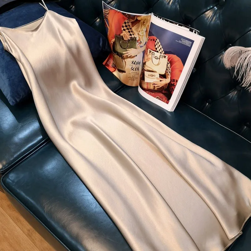 2022 Summer Women Sexy Backless Long Satin Slip Dresses Spaghetti Strap Solid Elegant Ladies Satin Party Dress Plus Size S-4XL
2022 Summer Women Sexy Backless Long Satin Slip Dresses Spaghetti Strap Solid Elegant Ladies Satin Party Dress Plus Size S-4XL