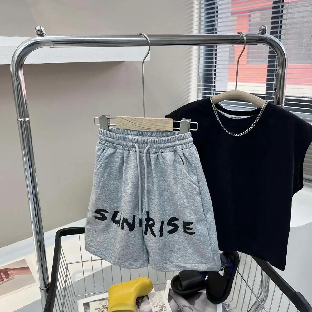 Boys black vest summer thin style children's foreign style net red shorts suit summer clothes new boys casual five points pants
Boys black vest summer thin style children's foreign style net red shorts suit summer clothes new boys casual five points pants