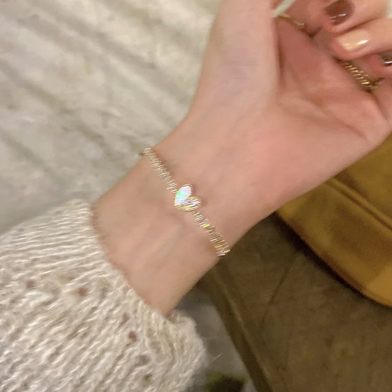 Love Heart Opening Bracelet for Women Fashion Crystal Rhinestone Open Cuff Bracelets & Bangles Jewelry Charm Valentine's Gift
Love Heart Opening Bracelet for Women Fashion Crystal Rhinestone Open Cuff Bracelets & Bangles Jewelry Charm Valentine's Gift