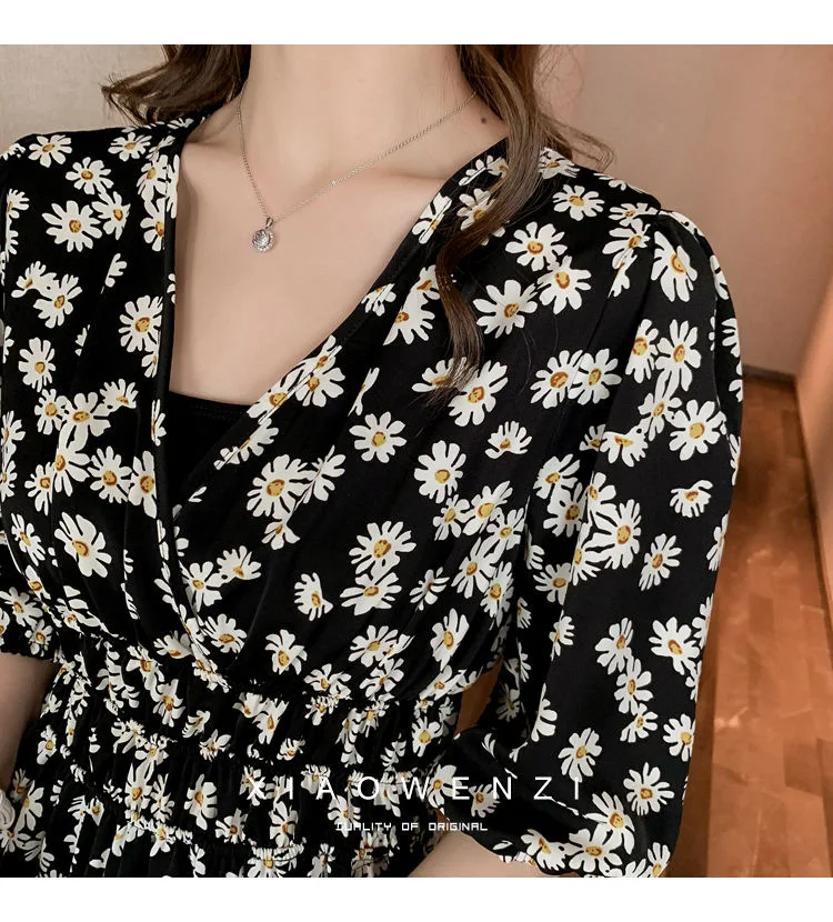 Small daisy flower dress summer dress new short skirt pastoral v collar temperament slim waist A-line skirt black
Small daisy flower dress summer dress new short skirt pastoral v collar temperament slim waist A-line skirt black