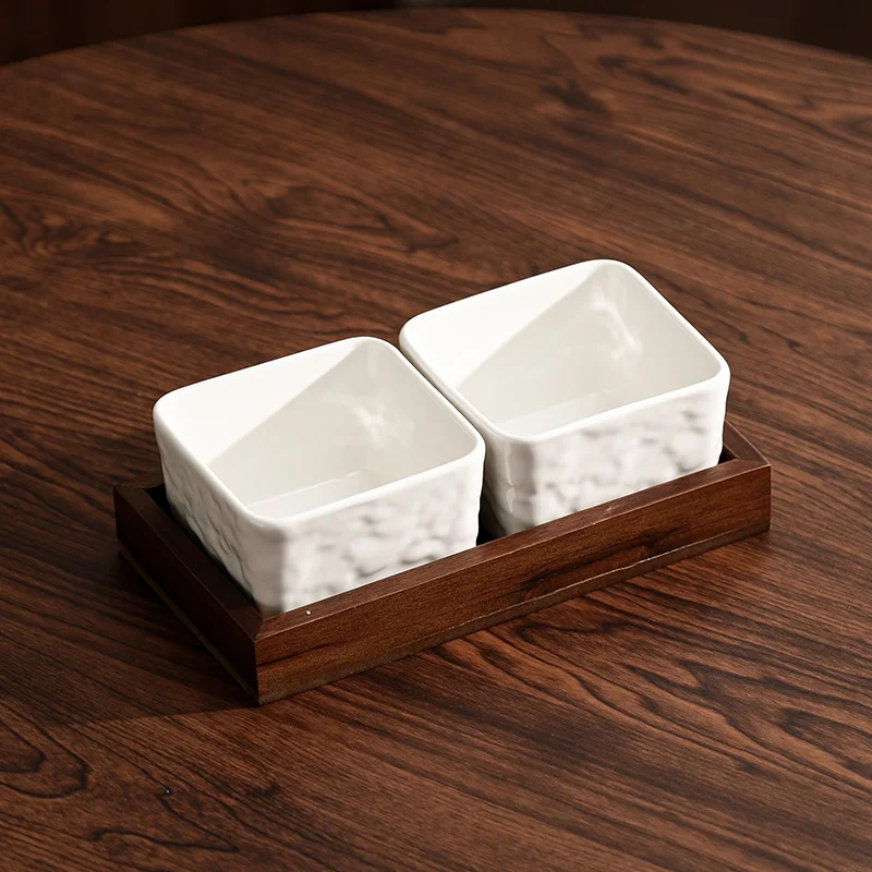 Керамическая тарелка для закусок
Керамическая тарелка для закусок