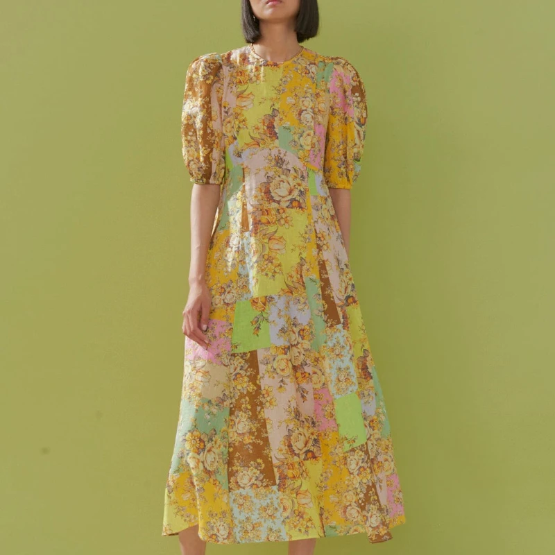 2022 Autumn New Collection Woman Short Lantern Sleeve Gold Floral Printing Plaid Patchwork A-line High Quality Midi Dress
2022 Autumn New Collection Woman Short Lantern Sleeve Gold Floral Printing Plaid Patchwork A-line High Quality Midi Dress