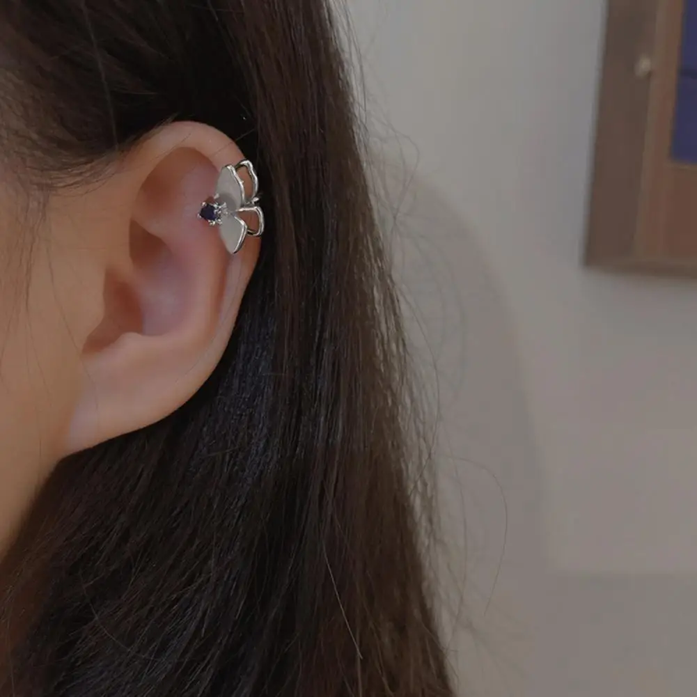 1Pc Stylish Ear Clip Silver-plated Women Clip Earring Geometric Girls Double-layered Butterfly Ear Cuff Charm Jewelry Dress Up
1Pc Stylish Ear Clip Silver-plated Women Clip Earring Geometric Girls Double-layered Butterfly Ear Cuff Charm Jewelry Dress Up