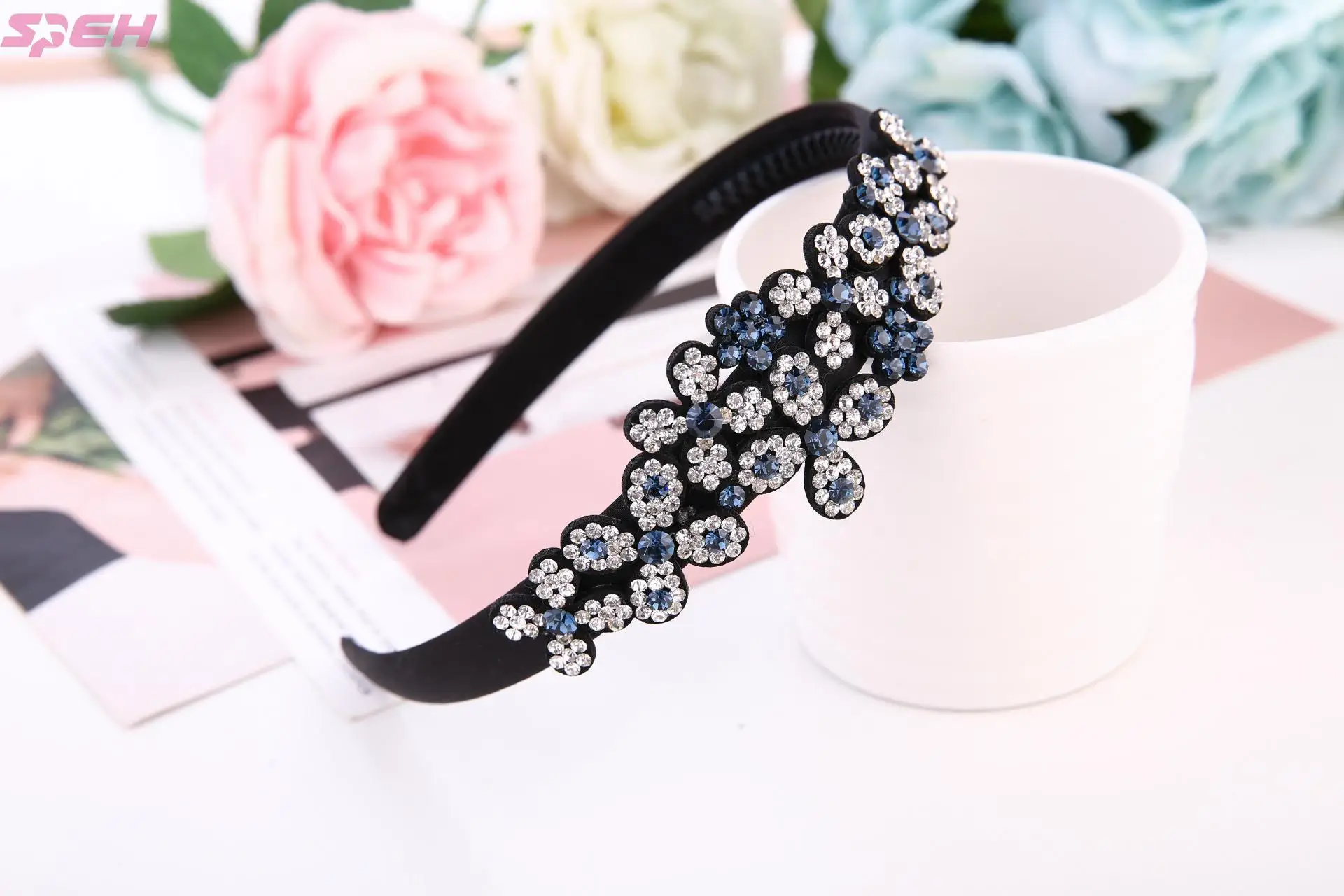 Обруч для волос с бриллиантами изысканный модный женский обруч для волос простые аксессуары для волос один заменитель волос
Обруч для волос с бриллиантами изысканный модный женский обруч для волос простые аксессуары для волос один заменитель волос