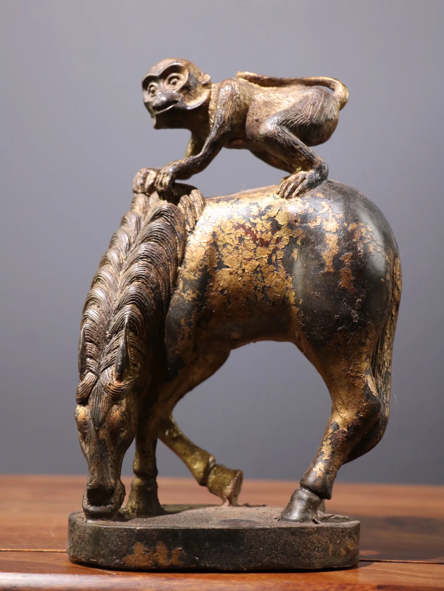 9"Tibetan Temple Collection Old Bronze Cinnabar monkey riding Immediately make a fortune Gather fortune Ornament Town house
9"Tibetan Temple Collection Old Bronze Cinnabar monkey riding Immediately make a fortune Gather fortune Ornament Town house