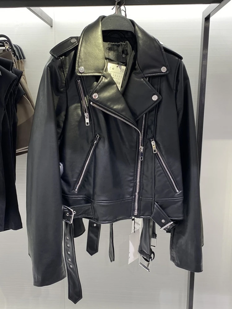 Fitaylor New Spring Autumn Moto Biker Pu Jacket Women Streetwear Lapel Zipper Faux Leather Jacket Fashion Slim Short Outwear
Fitaylor New Spring Autumn Moto Biker Pu Jacket Women Streetwear Lapel Zipper Faux Leather Jacket Fashion Slim Short Outwear